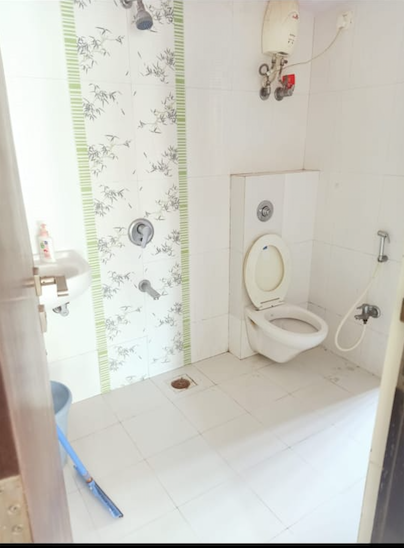 3 BHK Semi Furnished in Green Heights , Andheri West